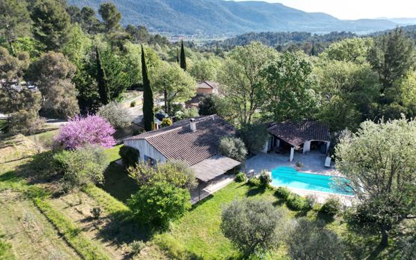 Maison à vendre    5 pièces •  Signes