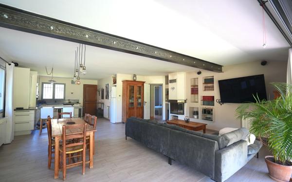 Maison à vendre    5 pièces •  Signes