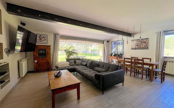 Maison à vendre    5 pièces •  Signes