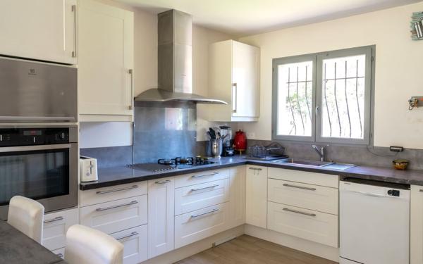 Maison à vendre    5 pièces •  Signes