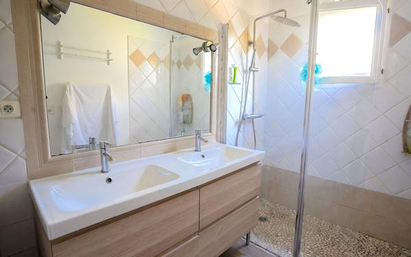 Maison à vendre    5 pièces •  Signes