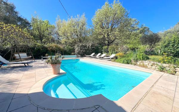 Maison à vendre    5 pièces •  Signes