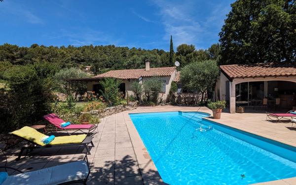 Maison à vendre    5 pièces •  Signes