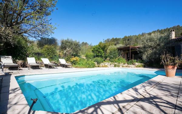 Maison à vendre    5 pièces •  Signes