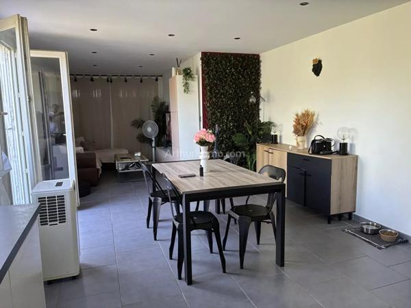 Vente                                                      Appartement
                        
                     3 pièces                      68 m2                     à Aubagne
