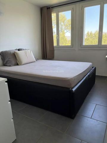 Vente                                                      Appartement
                        
                     3 pièces                      68 m2                     à Aubagne