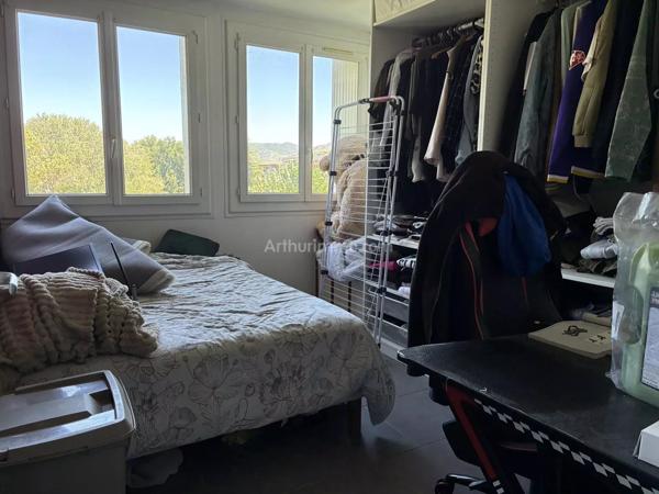 Vente                                                      Appartement
                        
                     3 pièces                      68 m2                     à Aubagne