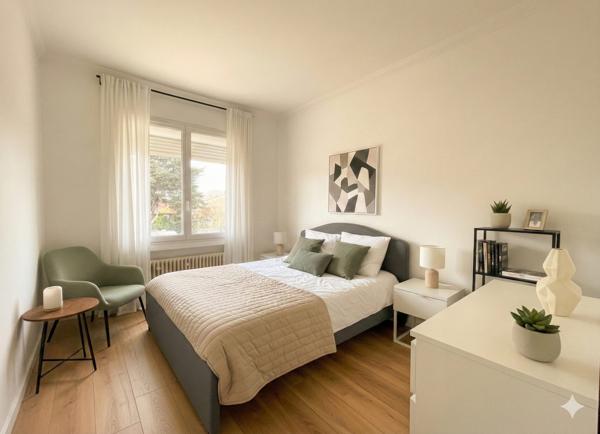 Maison individuelle avec double logement – Terrasses, stationnements et emplacement stratégique