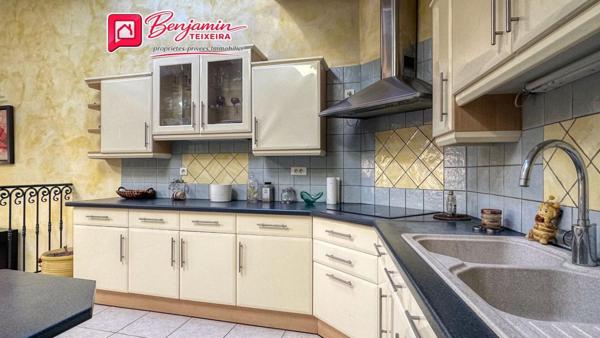 Maison Frejus 4 pièce(s) 110 m2 + double GARAGE - salon / cuisine, 3 chambres, 2 WC, salle d'eau