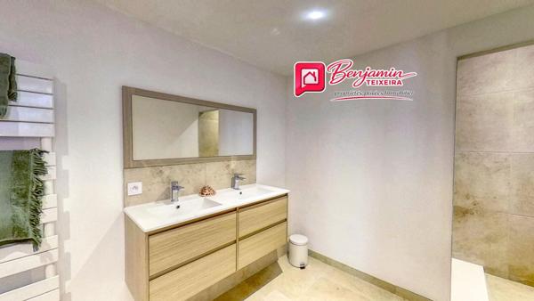 Maison Frejus 4 pièce(s) 110 m2 + double GARAGE - salon / cuisine, 3 chambres, 2 WC, salle d'eau