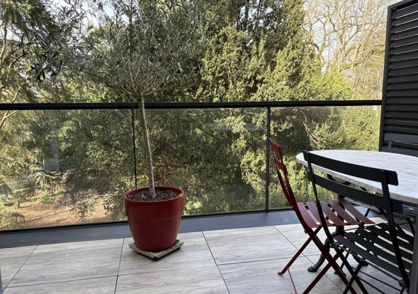 Bel appartement T4 de 106.46 m² avec balcons et garage dans une résidence de standing récente au calme d'une impasse