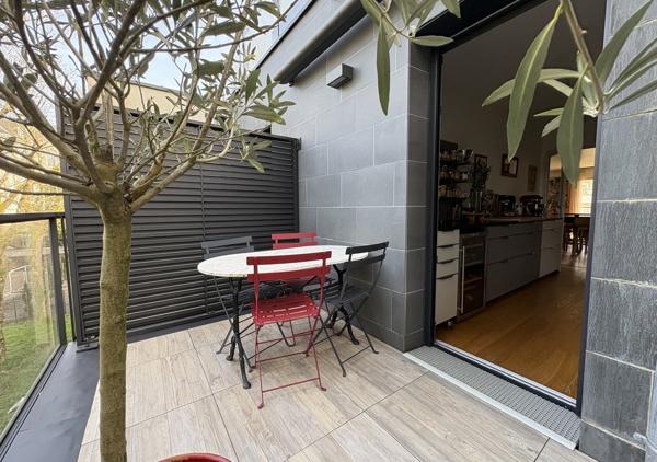 Bel appartement T4 de 106.46 m² avec balcons et garage dans une résidence de standing récente au calme d'une impasse