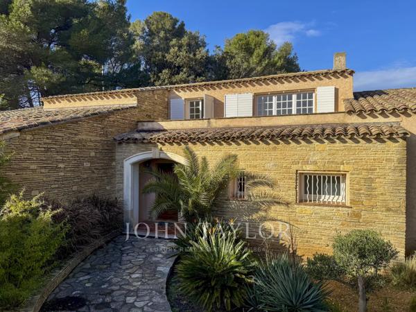 La Seyne-sur-Mer – Villa d’architecte rénovée par Maurice Sauzet avec piscine