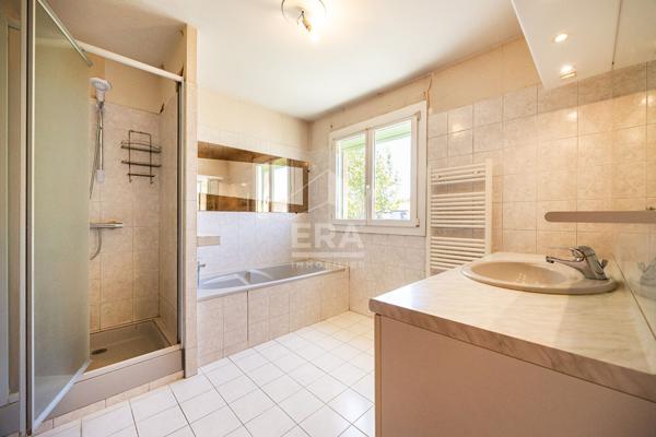 Sainte Marie la Mer secteur plage : Maison 5 pièces avec grand garage à vendre