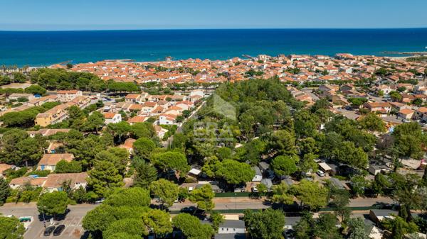 Sainte Marie la Mer secteur plage : Maison 5 pièces avec grand garage à vendre