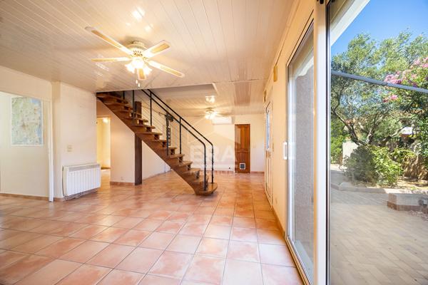 Sainte Marie la Mer secteur plage : Maison 5 pièces avec grand garage à vendre