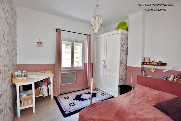 CUERS (83) - TRES JOLIE MAISON DE VILLE RENOVEE DE 110M² AVEC GRAND GARAGE - AU CALME - TOUT A PIED - AUCUN TRAVAUX