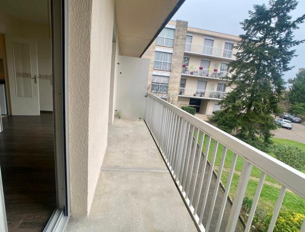 T2 lumineux de 37 m² avec box et cave en sous sol — Longeville-lès-Metz