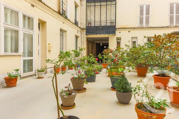 Appartement F2 à vendre  2 pièces - 35,77 m2 PARIS - 75008