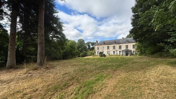 Propriété à vendre Manoir 15 pièces sur 4,5 Ha secteur GUERLEDAN(22)
