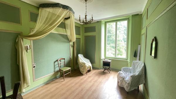 Propriété à vendre Manoir 15 pièces sur 4,5 Ha secteur GUERLEDAN(22)