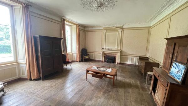 Propriété à vendre Manoir 15 pièces sur 4,5 Ha secteur GUERLEDAN(22)