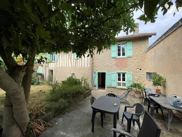 MIRANDE (Gers) Belle maison de ville sur 707m², tous commerces/commodités à pied.
