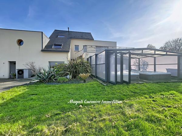 Montfort-sur-Meu (35160) Maison d'architecte 8 p - 259 m² - Magnifique vue panoramique - Montfort sur Meu (35160) - 25 min Rennes gare