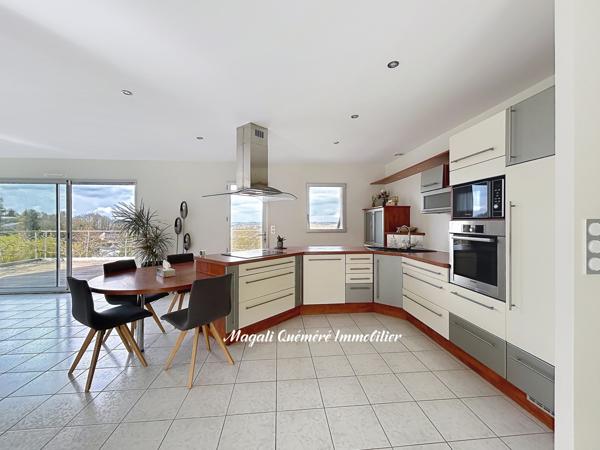 Montfort-sur-Meu (35160) Maison d'architecte 8 p - 259 m² - Magnifique vue panoramique - Montfort sur Meu (35160) - 25 min Rennes gare