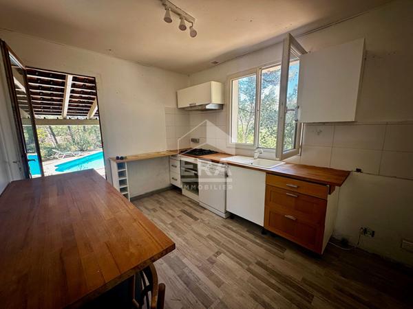 A VENDRE 13790 CHATEAUNEUF-LE-ROUGE MAISON DE TYPE 5 DE 108M2 SUR 1500M2 DE TERRAIN AVEC PISCINE ET ATELIER