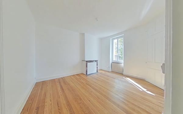 Appartement à louer    4 pièces •  Romans-sur-Isère