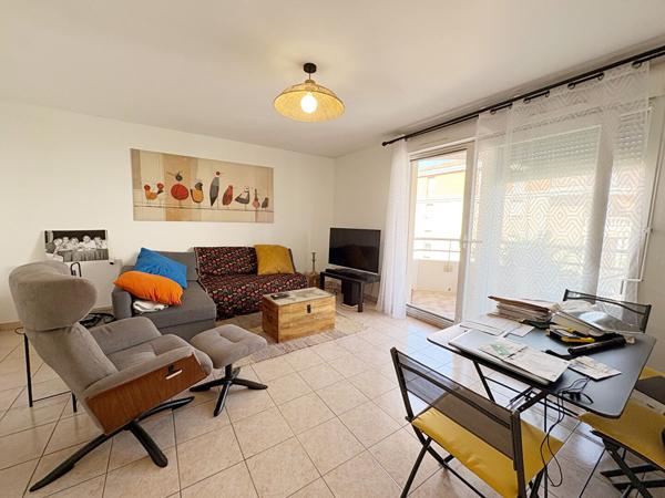 HYERES Centre ville - Appartement loué de type 2 - Cave - Parking