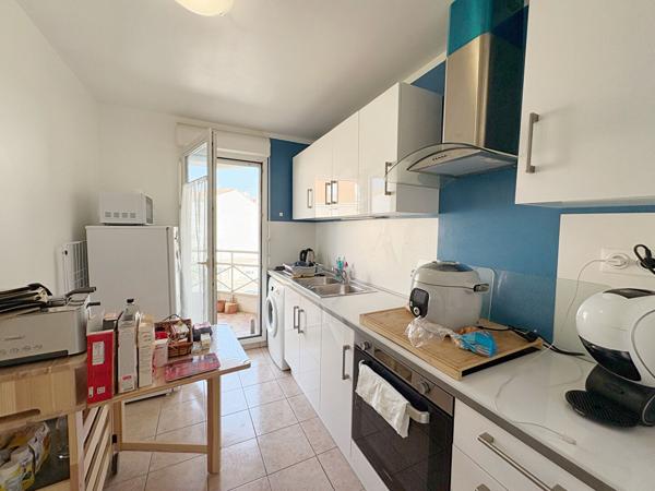 HYERES Centre ville - Appartement loué de type 2 - Cave - Parking