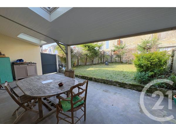 Maison à vendre  10 pièces - 250 m 2   SAUJON  - 17