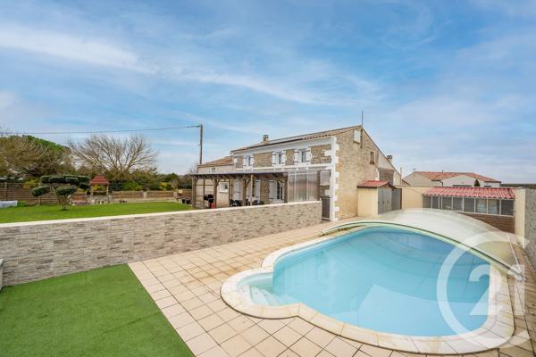 Maison à vendre  10 pièces - 250 m 2   SAUJON  - 17