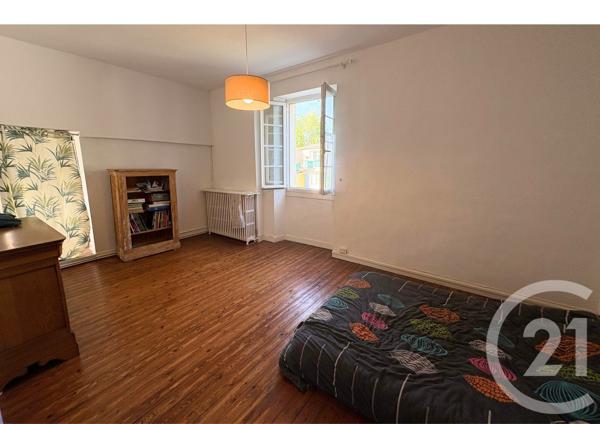 Maison à vendre  10 pièces - 250 m 2   SAUJON  - 17
