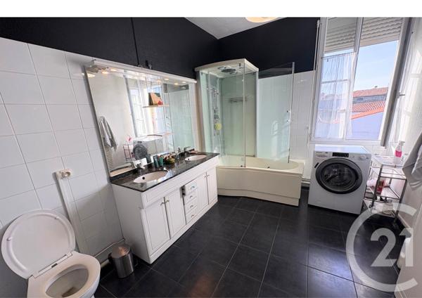 Maison à vendre  10 pièces - 250 m 2   SAUJON  - 17