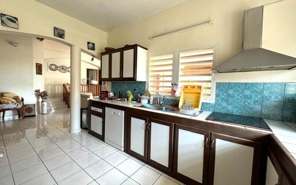 Maison à vendre    5 pièces •  Koungou