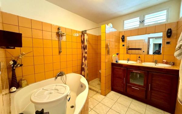 Maison à vendre    5 pièces •  Koungou