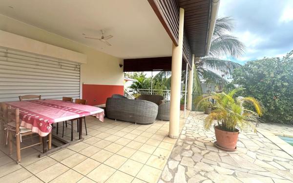 Maison à vendre    5 pièces •  Koungou