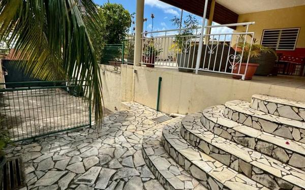 Maison à vendre    5 pièces •  Koungou