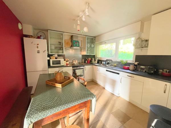 Dpt Yvelines (78), à vendre SAINT GERMAIN EN LAYE maison P8 de 172,25 m² avec jardin privatif