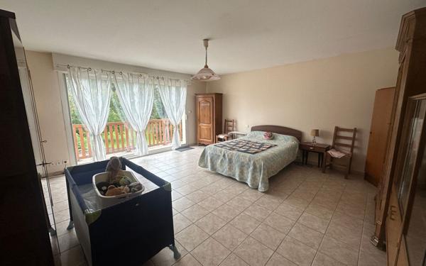 Maison à vendre    6 pièces •  Écuisses