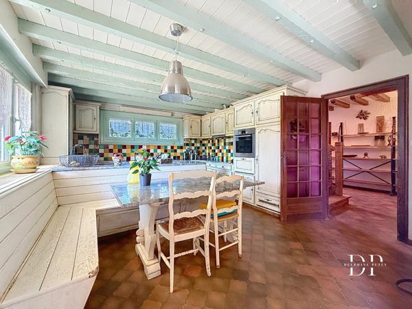 Maison à vendre 8 pièces de 237 m2 VETRAZ MONTHOUX (74). Terrain de 1700 m2