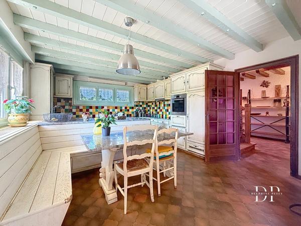 Maison à vendre 8 pièces de 237 m2 VETRAZ MONTHOUX (74). Terrain de 1700 m2