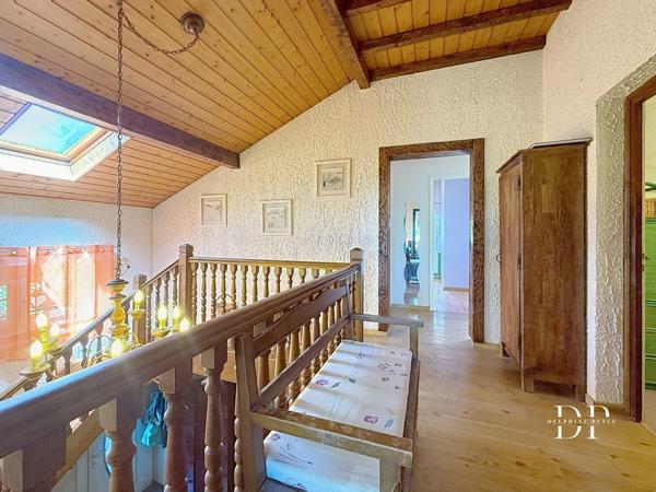 Maison à vendre 8 pièces de 237 m2 VETRAZ MONTHOUX (74). Terrain de 1700 m2