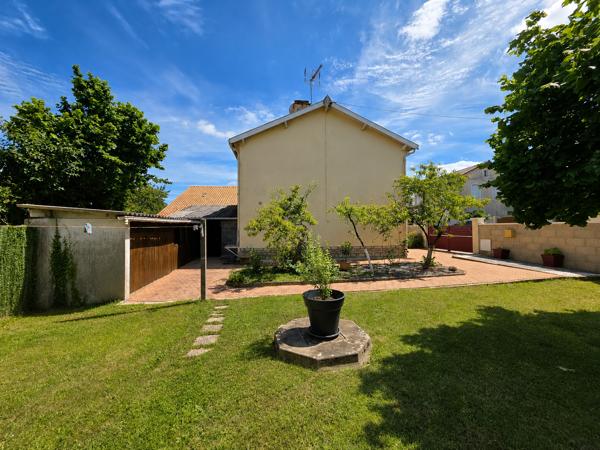 Maison à vendre à Terres-de-Haute-Charente (16270) - Charente