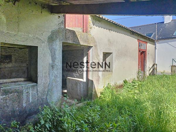 Terrain constructible avec bâtisse en pierre à vendre à 450 m du bourg de Muzillac