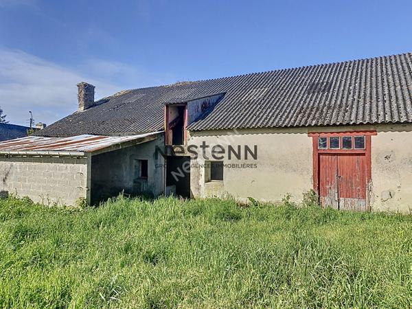 Terrain constructible avec bâtisse en pierre à vendre à 450 m du bourg de Muzillac