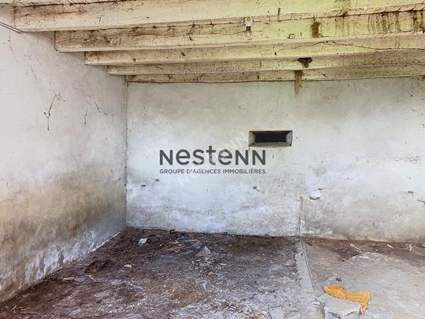 Terrain constructible avec bâtisse en pierre à vendre à 450 m du bourg de Muzillac